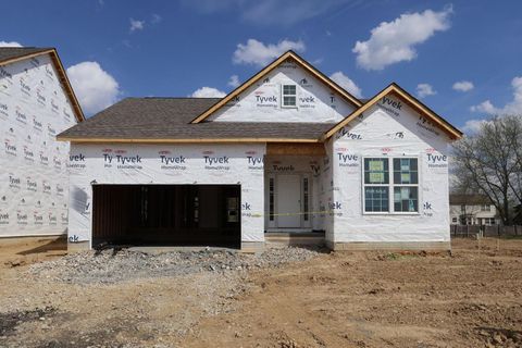 Photo of 818 Hilton Drive, Reynoldsburg, OH 43068 (MLS # 226012616)