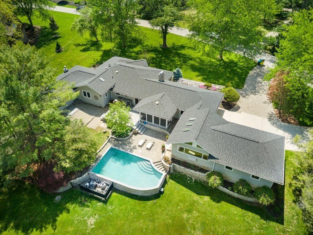 Photo of 4954 Thornhill Lane, Dublin, OH 43017 (MLS # 226015803)