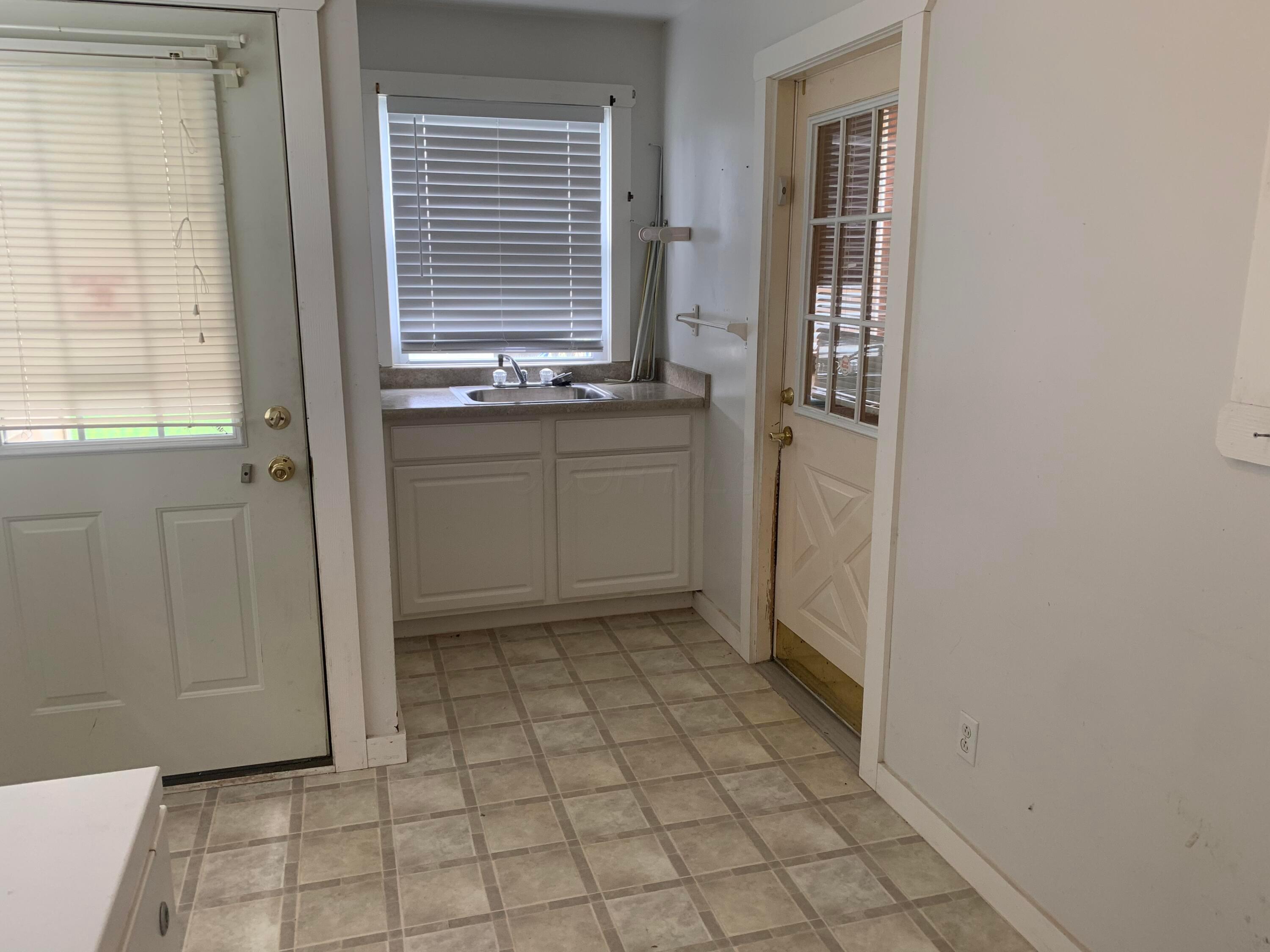 200 S Maple Heights, New Lexington, Ohio image 21