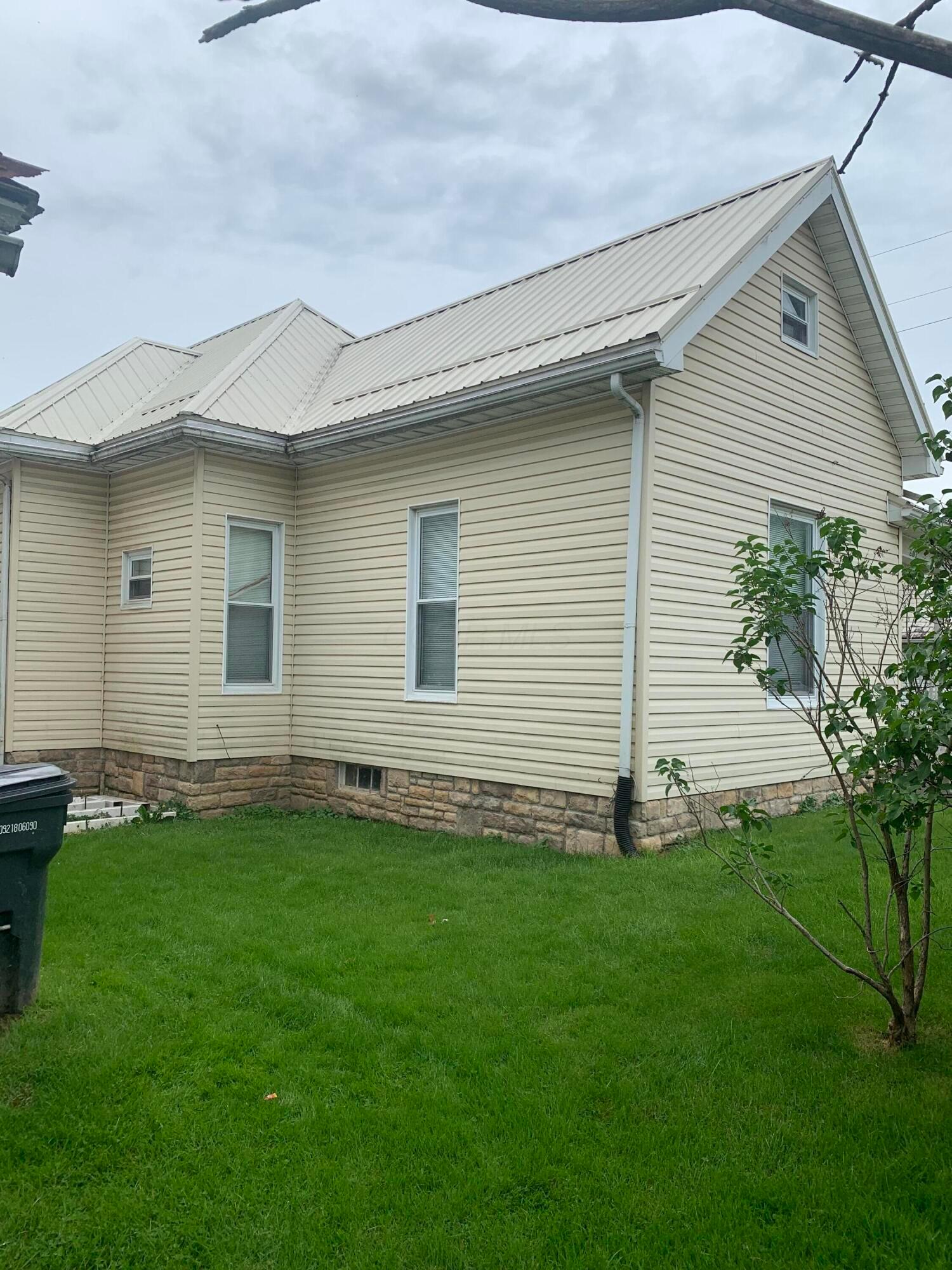200 S Maple Heights, New Lexington, Ohio image 3