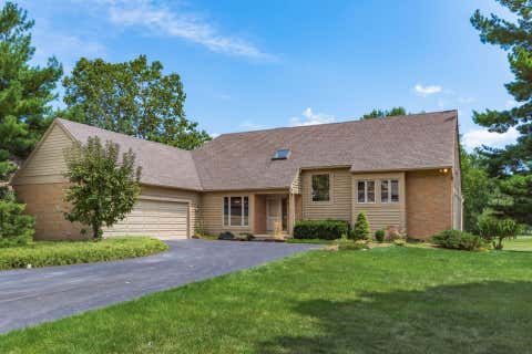 Photo of 8816 Finlarig Drive, Dublin, OH 43017 (MLS # 226029982)