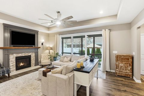 Tiny photo for 5483 Camlin Place E 30 #30, Westerville, OH 43081 (MLS # 225044631)