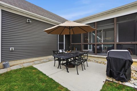 Tiny photo for 5483 Camlin Place E 30 #30, Westerville, OH 43081 (MLS # 225044631)