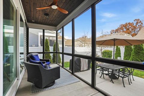 Tiny photo for 5483 Camlin Place E 30 #30, Westerville, OH 43081 (MLS # 225044631)