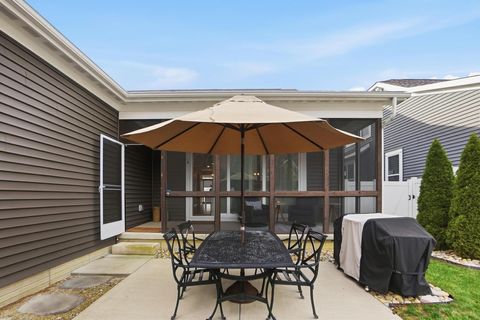 Tiny photo for 5483 Camlin Place E 30 #30, Westerville, OH 43081 (MLS # 225044631)