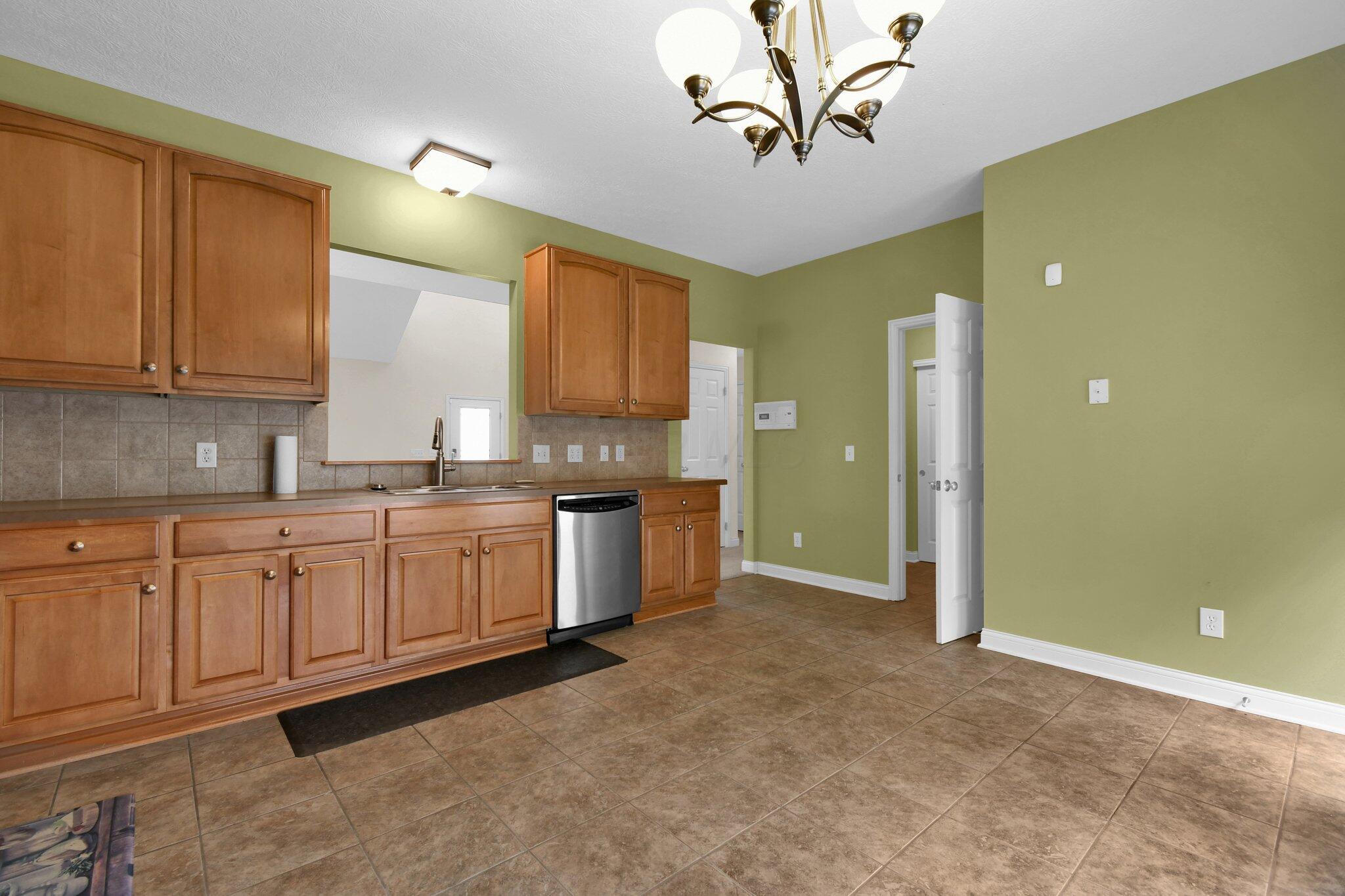 6024 Delcastle Drive, Westerville, Ohio image 17