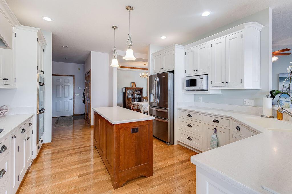 1028 Apple Valley Drive, Howard, Ohio image 4