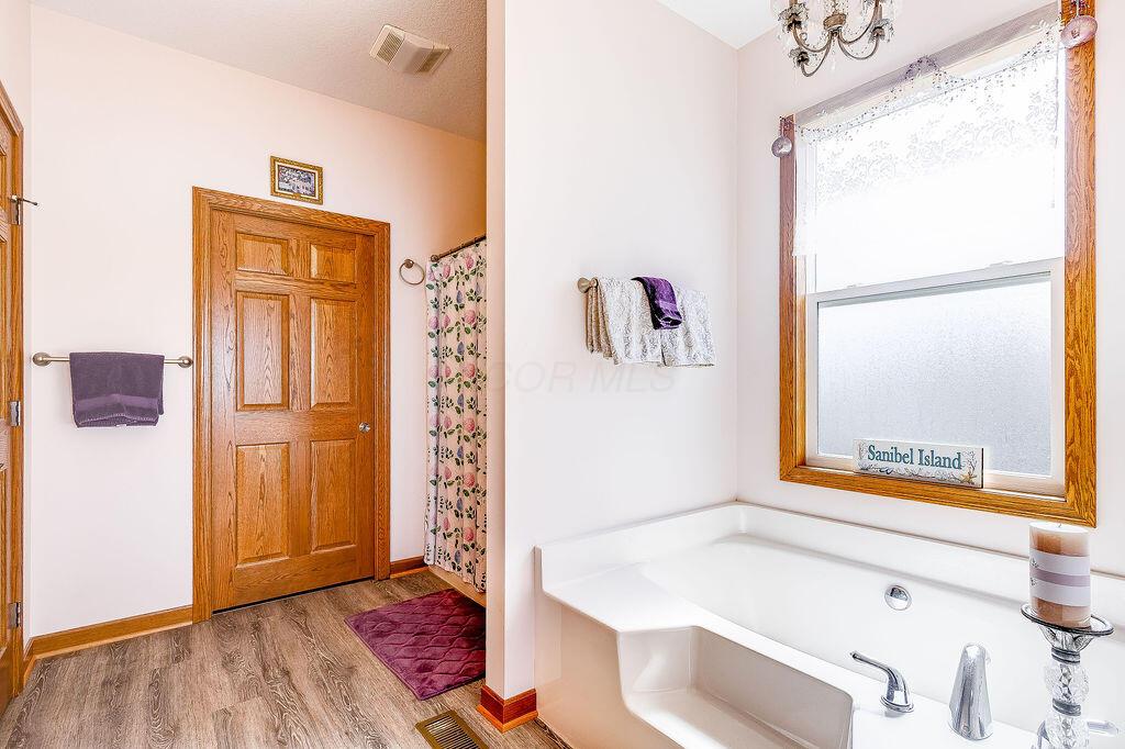 1028 Apple Valley Drive, Howard, Ohio image 28