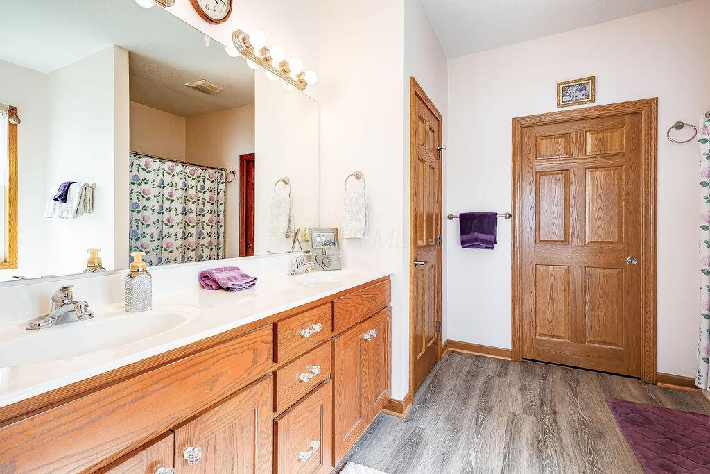 1028 Apple Valley Drive, Howard, Ohio image 29