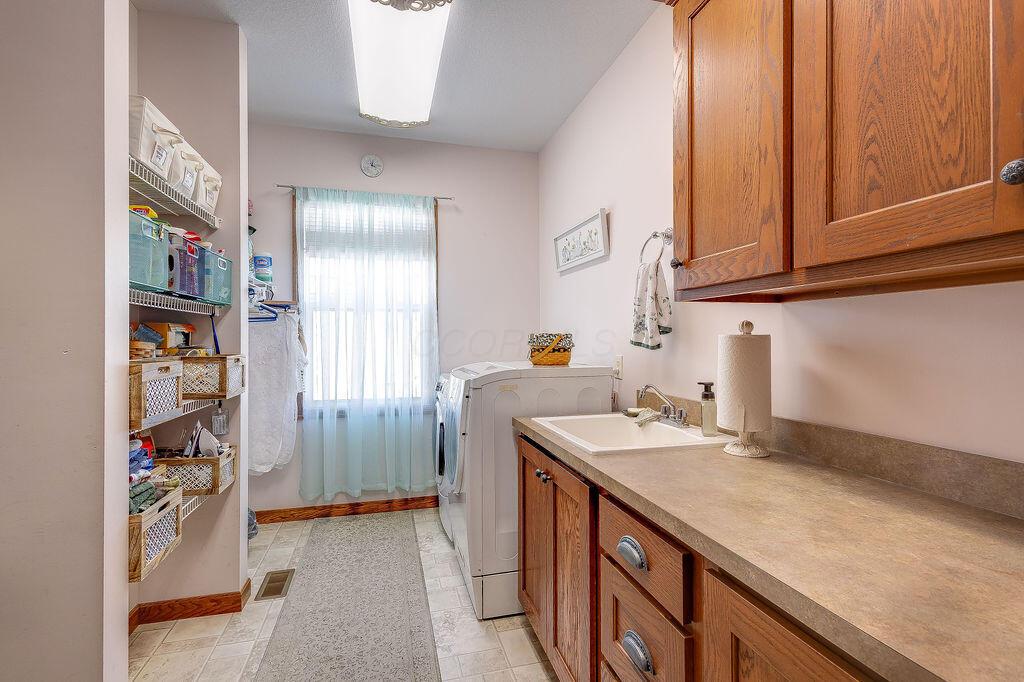 1028 Apple Valley Drive, Howard, Ohio image 33