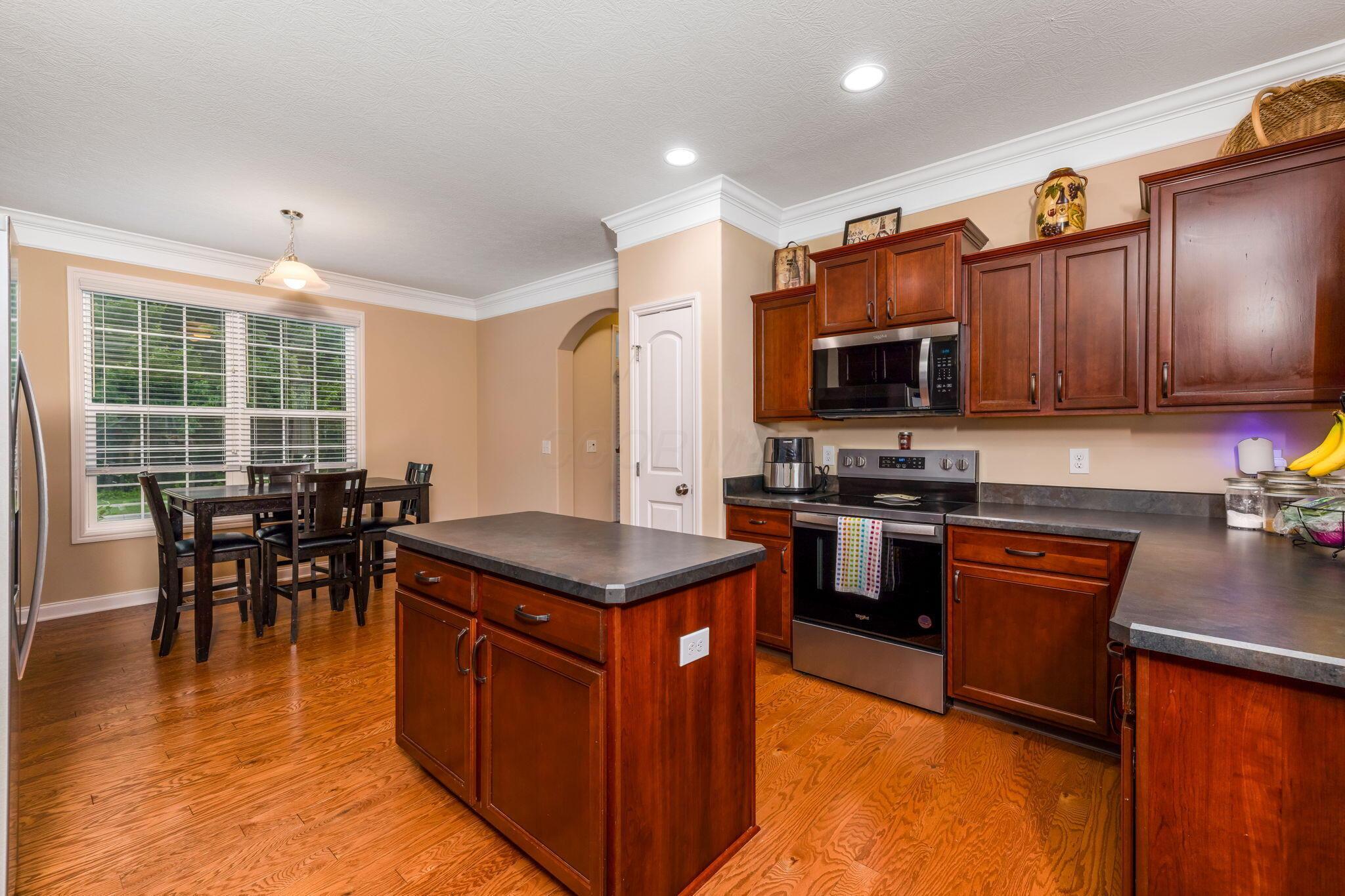 5933 Lakemont Drive, Westerville, Ohio image 19