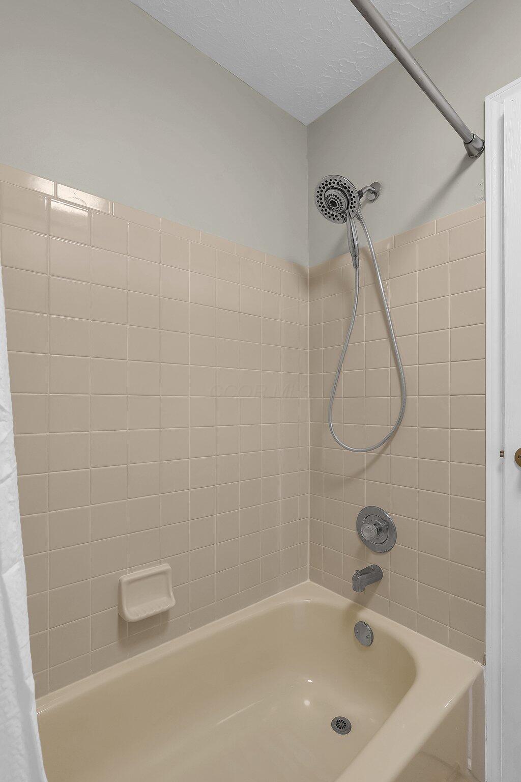 1283 Somerset Way, Pickerington, Ohio image 23