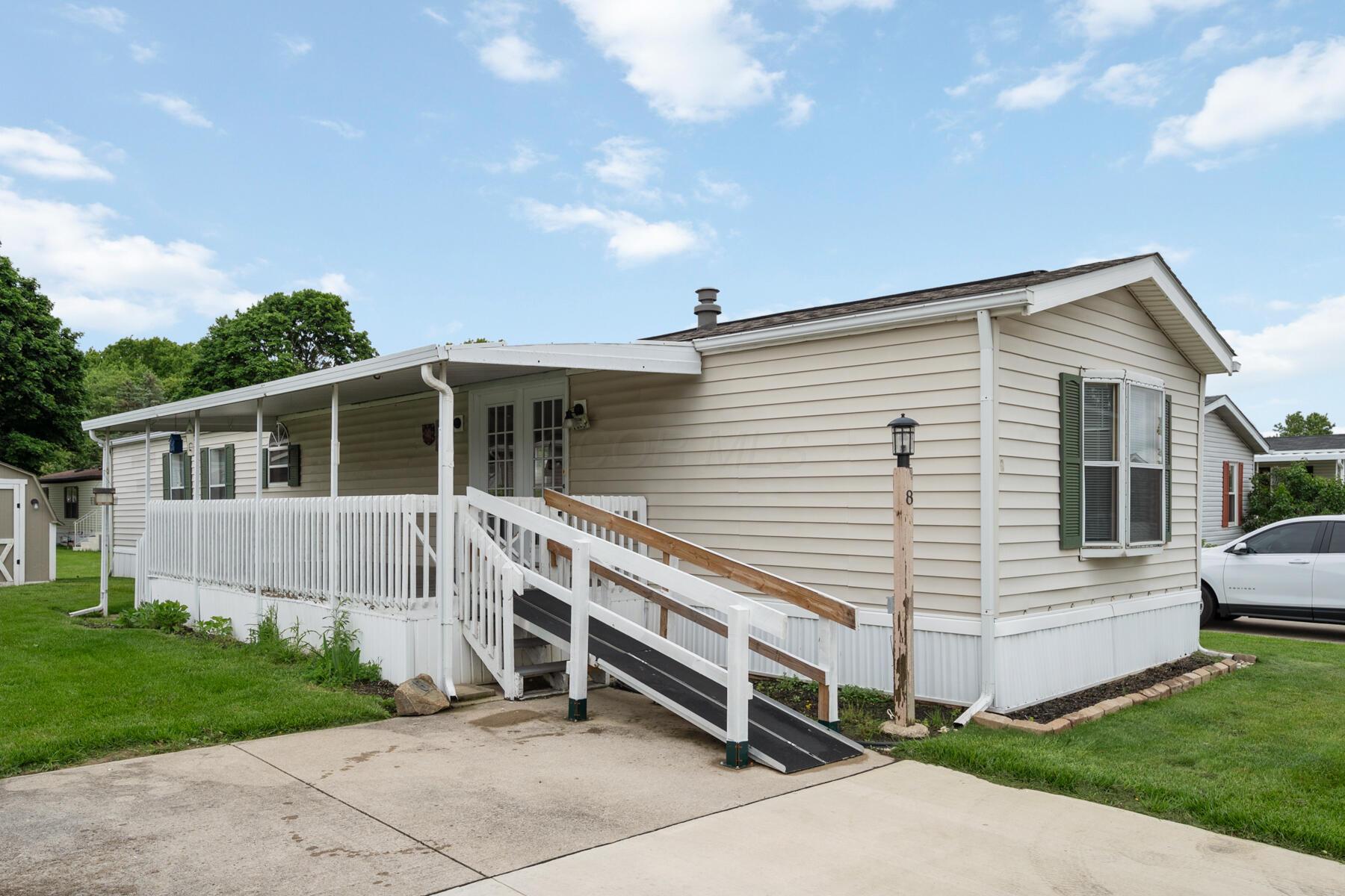 8 Winter Pine Drive, Delaware, Ohio image 1
