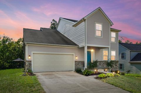 Photo of 322 Weatherburn Drive, Pataskala, OH 43062 (MLS # 225033860)