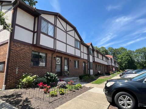 Photo of 3068 Highcliff Court 3068 #3068, Columbus, OH 43231 (MLS # 225043852)