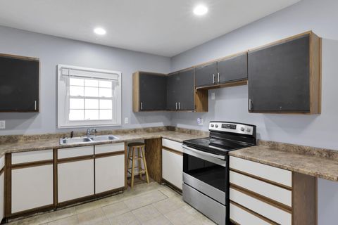 Tiny photo for 665 E Main Street, Newark, OH 43055 (MLS # 226000070)