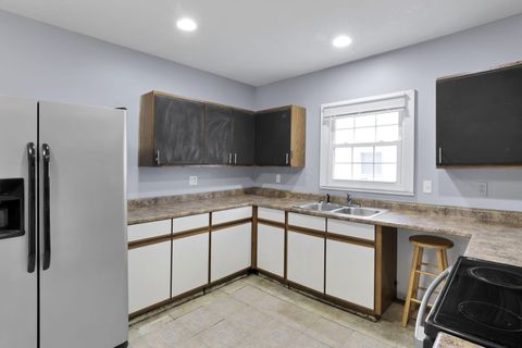 Tiny photo for 665 E Main Street, Newark, OH 43055 (MLS # 226000070)