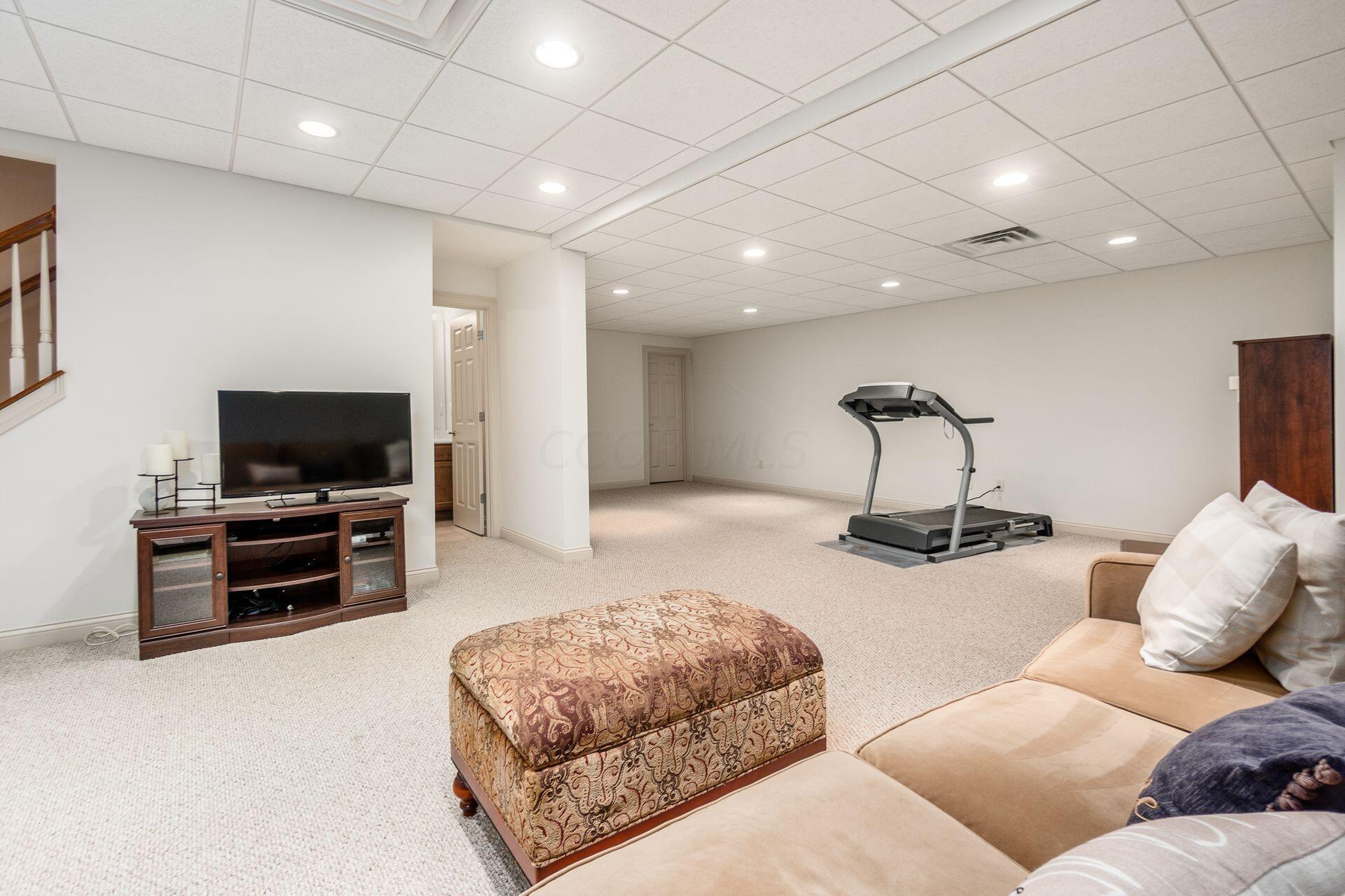5937 Roundstone Place #7A, Dublin, Ohio image 25
