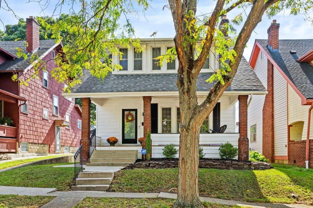 Photo for 45 Tibet Road, Columbus, OH 43202 (MLS # 225040571)