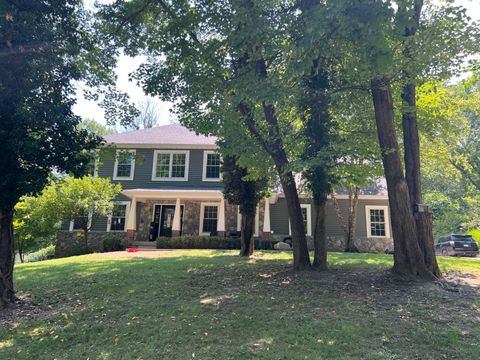 Photo of 910 Golden Drive, Newark, OH 43055 (MLS # 225030195)