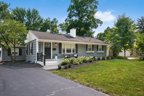 Photo of 2097 Springhill Drive, Columbus, OH 43221 (MLS # 226027352)