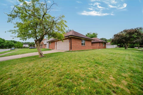 Tiny photo for 1711 Sioux Court, Grove City, OH 43123 (MLS # 226024008)