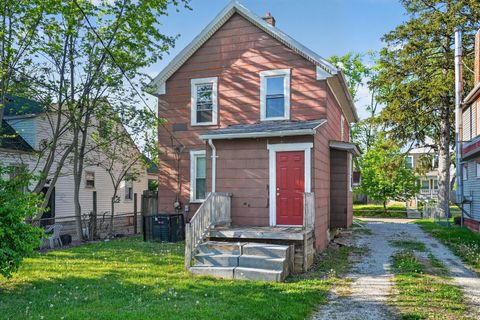 Photo of 1607 Briarwood Avenue, Columbus, OH 43211 (MLS # 226013318)