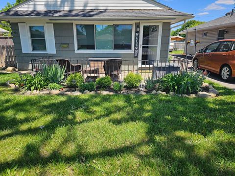 Photo of 498 Murray Avenue, Columbus, OH 43204 (MLS # 226004120)
