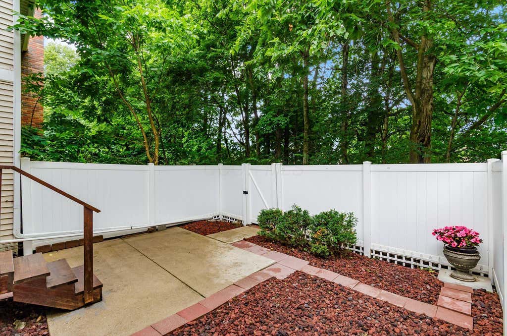Photo of 5841 Elmbridge Lane 27-4 #27-4, Dublin, OH 43016 (MLS # 226030531)