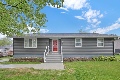 Photo of 3285 Lakewood Drive, Zanesville, OH 43701 (MLS # 226015226)