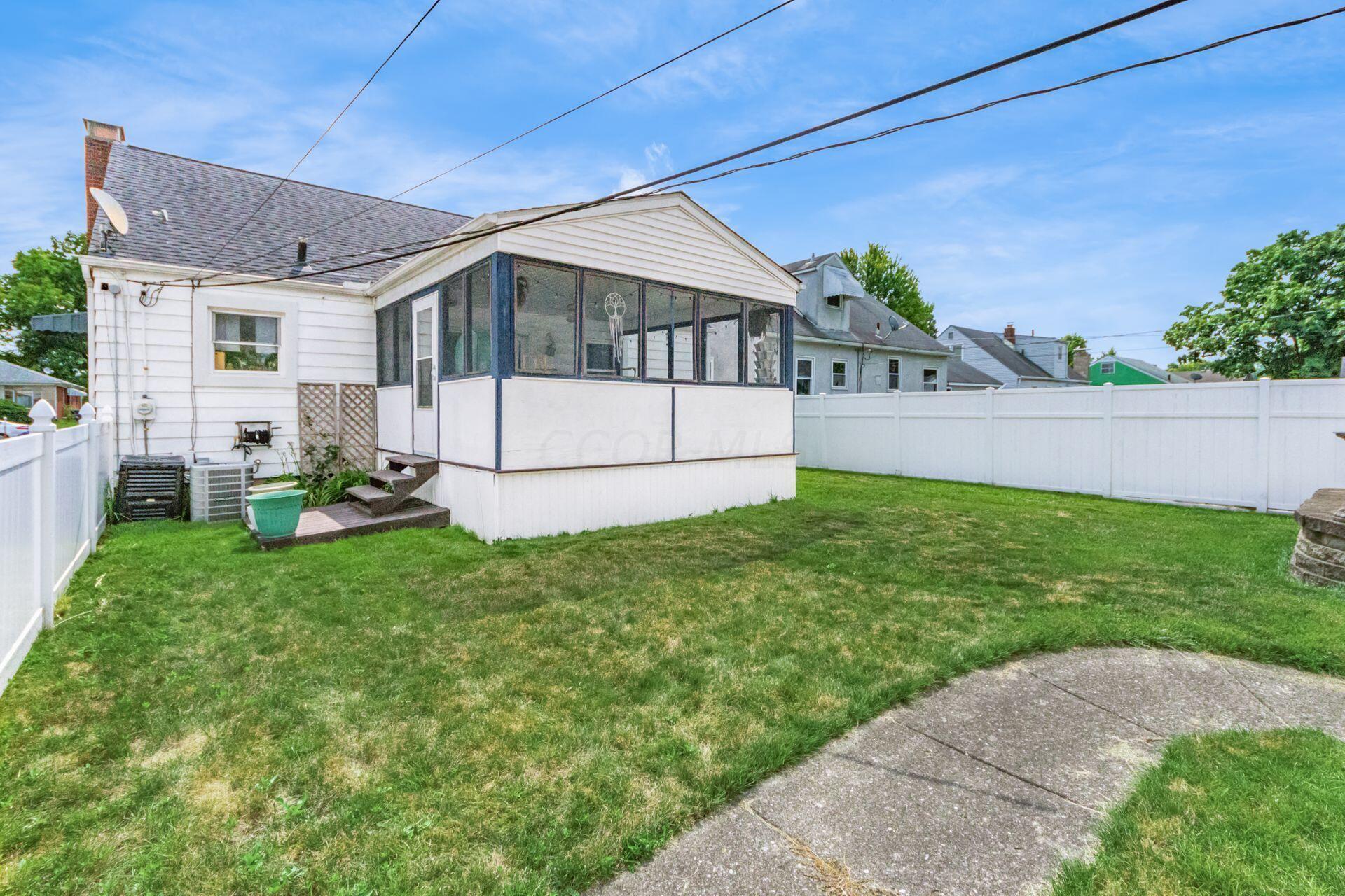 Photo 17 of 19 of 1531 Studer Avenue house