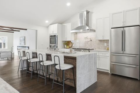 Tiny photo for 2727 Westmont Boulevard, Upper Arlington, OH 43221 (MLS # 226000421)