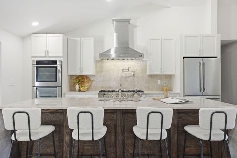 Tiny photo for 2727 Westmont Boulevard, Upper Arlington, OH 43221 (MLS # 226000421)