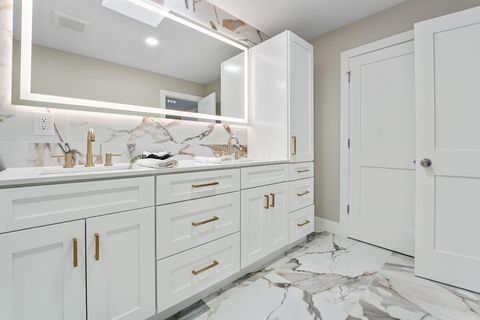 Tiny photo for 2727 Westmont Boulevard, Upper Arlington, OH 43221 (MLS # 226000421)