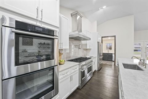 Tiny photo for 2727 Westmont Boulevard, Upper Arlington, OH 43221 (MLS # 226000421)