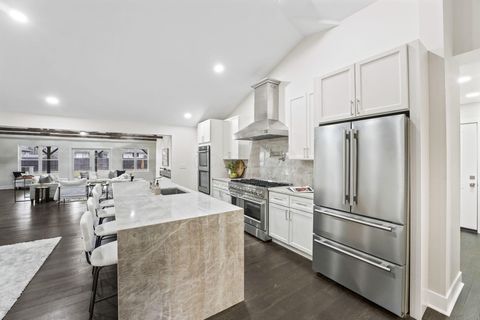 Tiny photo for 2727 Westmont Boulevard, Upper Arlington, OH 43221 (MLS # 226000421)