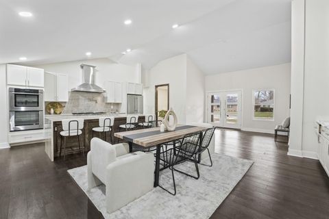 Tiny photo for 2727 Westmont Boulevard, Upper Arlington, OH 43221 (MLS # 226000421)