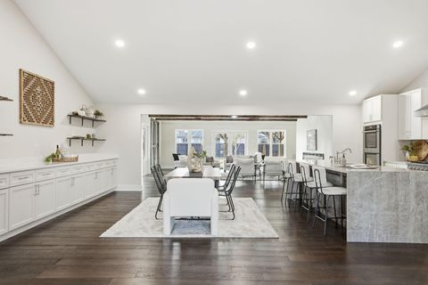 Tiny photo for 2727 Westmont Boulevard, Upper Arlington, OH 43221 (MLS # 226000421)