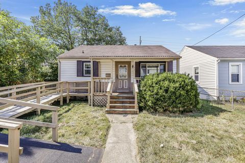 Photo of 147 S Roosevelt Avenue, Lancaster, OH 43130 (MLS # 225035221) Photo of 147 S Roosevelt Avenue, Lancaster, OH 43130 (MLS # 225035221)