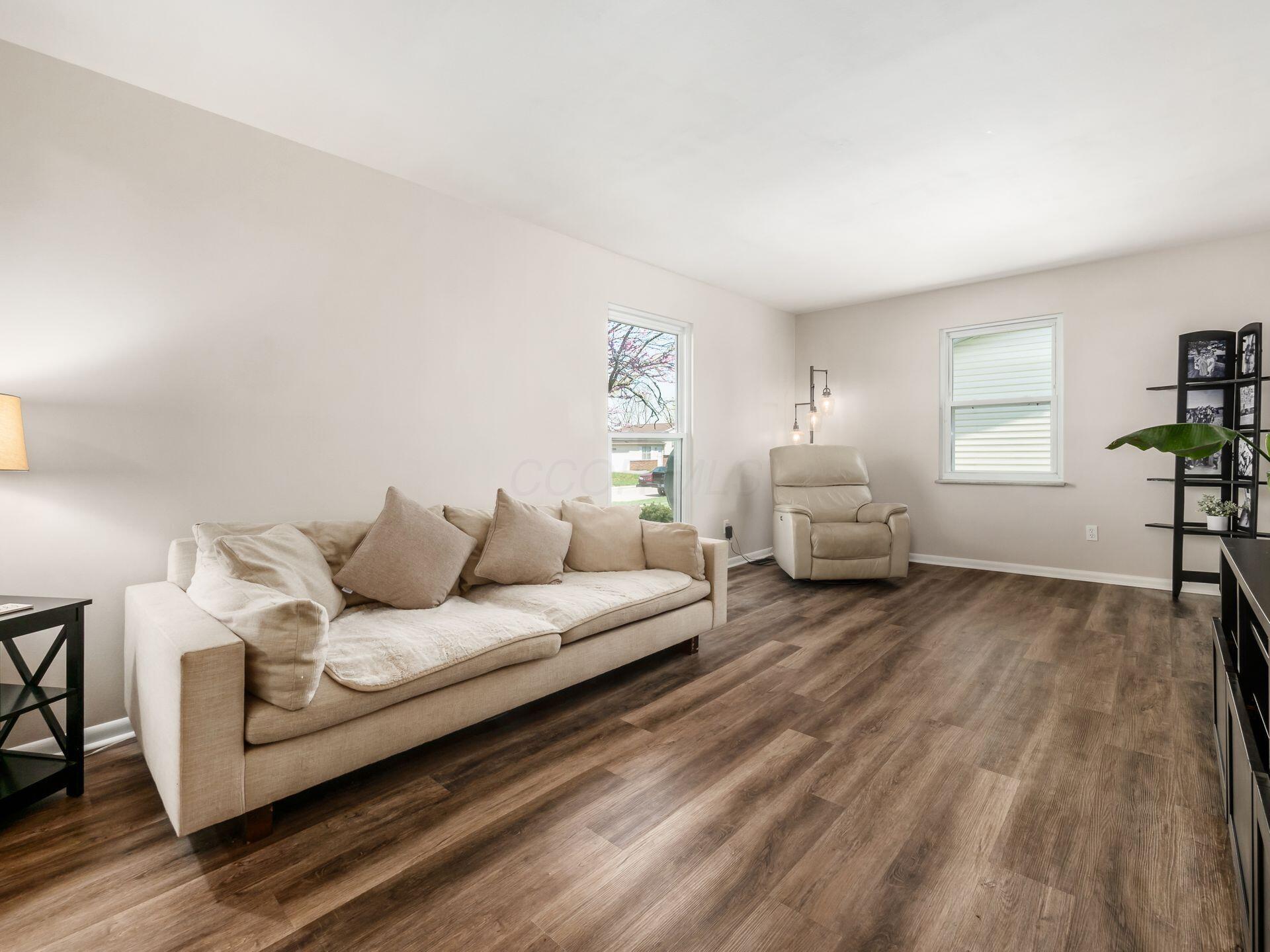 2279 Blodwen Circle, Grove City, Ohio image 4