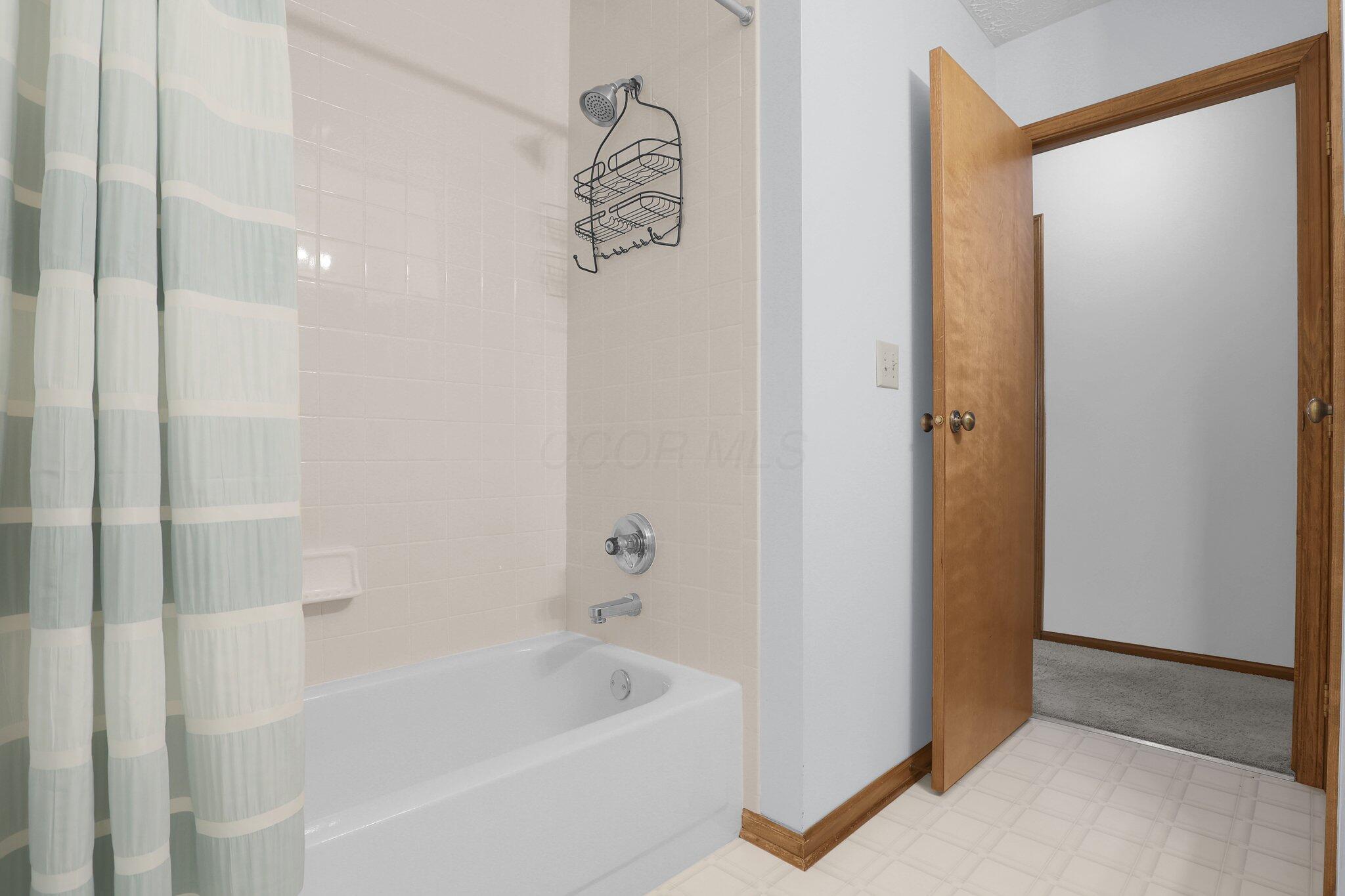 2923 Honeysuckle Lane, Hilliard, Ohio image 28