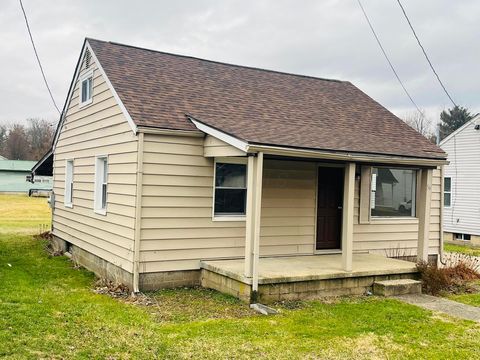 Photo of 56 Parker Avenue, Newark, OH 43055 (MLS # 226001471)