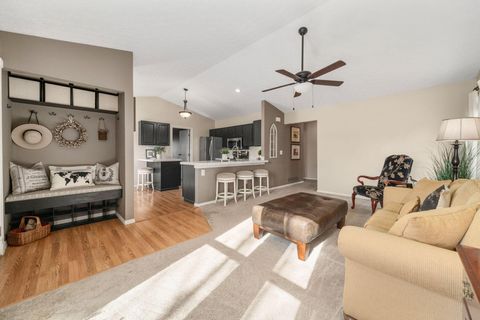 Photo of 1692 Weather Stone Lane, Columbus, OH 43235 (MLS # 225042924)