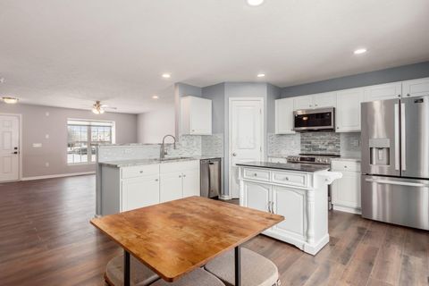 Tiny photo for 5545 Rainbow Falls Street 7-5545 #7-5545, Dublin, OH 43016 (MLS # 226003210)