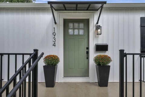 Tiny photo for 1934 Eddystone Avenue, Columbus, OH 43224 (MLS # 226036680)