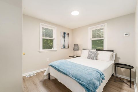 Tiny photo for 554 Garfield Avenue, Newark, OH 43055 (MLS # 226000849)