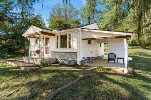 Tiny photo for 554 Garfield Avenue, Newark, OH 43055 (MLS # 226000849)
