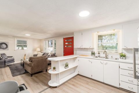 Tiny photo for 554 Garfield Avenue, Newark, OH 43055 (MLS # 226000849)