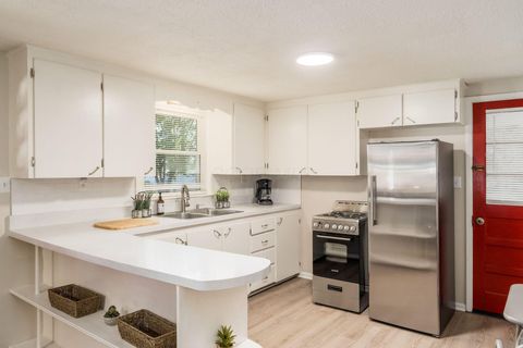 Tiny photo for 554 Garfield Avenue, Newark, OH 43055 (MLS # 226000849)