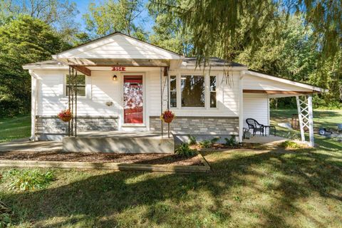 Photo of 554 Garfield Avenue, Newark, OH 43055 (MLS # 226000849)